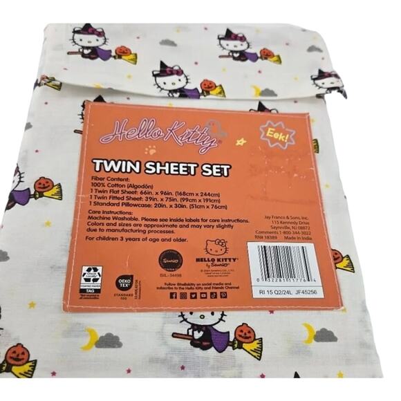 Hello Kitty Witch on Broom Halloween Twin Sheet Set NEW - Picture 3 of 3
